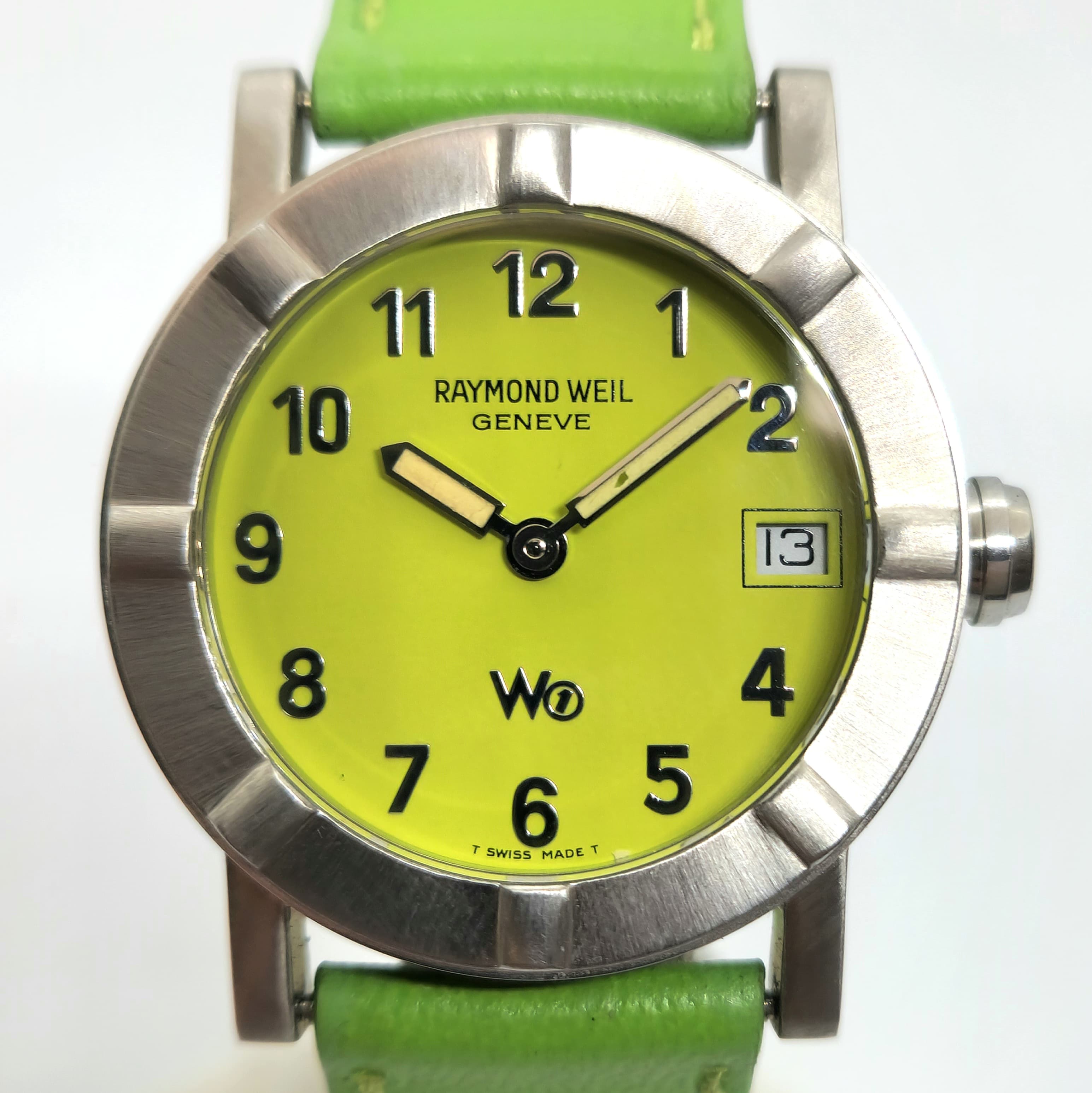 Reloj Raymond Weil W1 acero inoxidable esfera verde lima y correa cuero en Joyería Recoleta