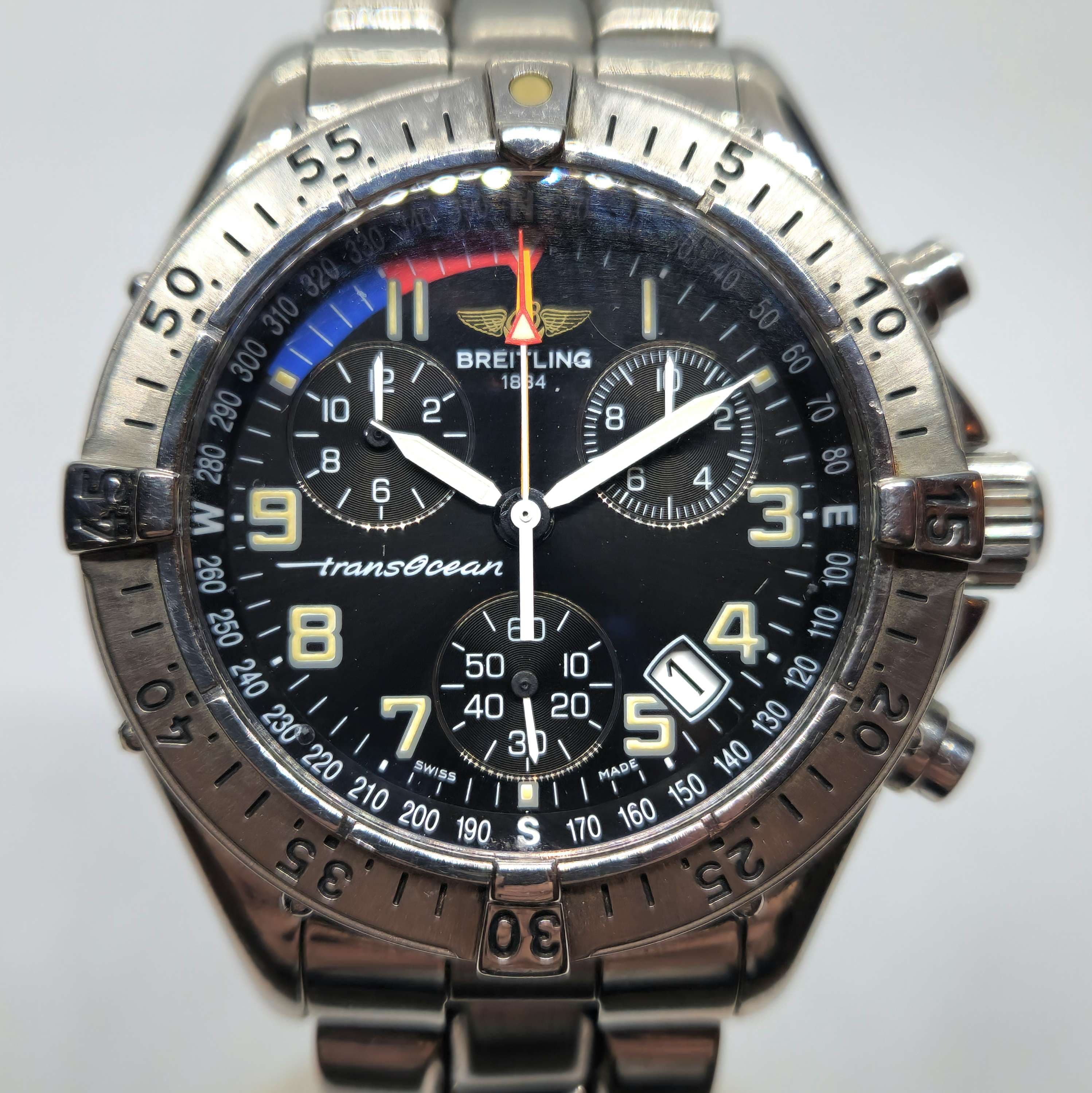 Reloj cronógrafo Breitling Transocean en acero inoxidable con esfera negra y detalles luminosos en Joyería Recoleta