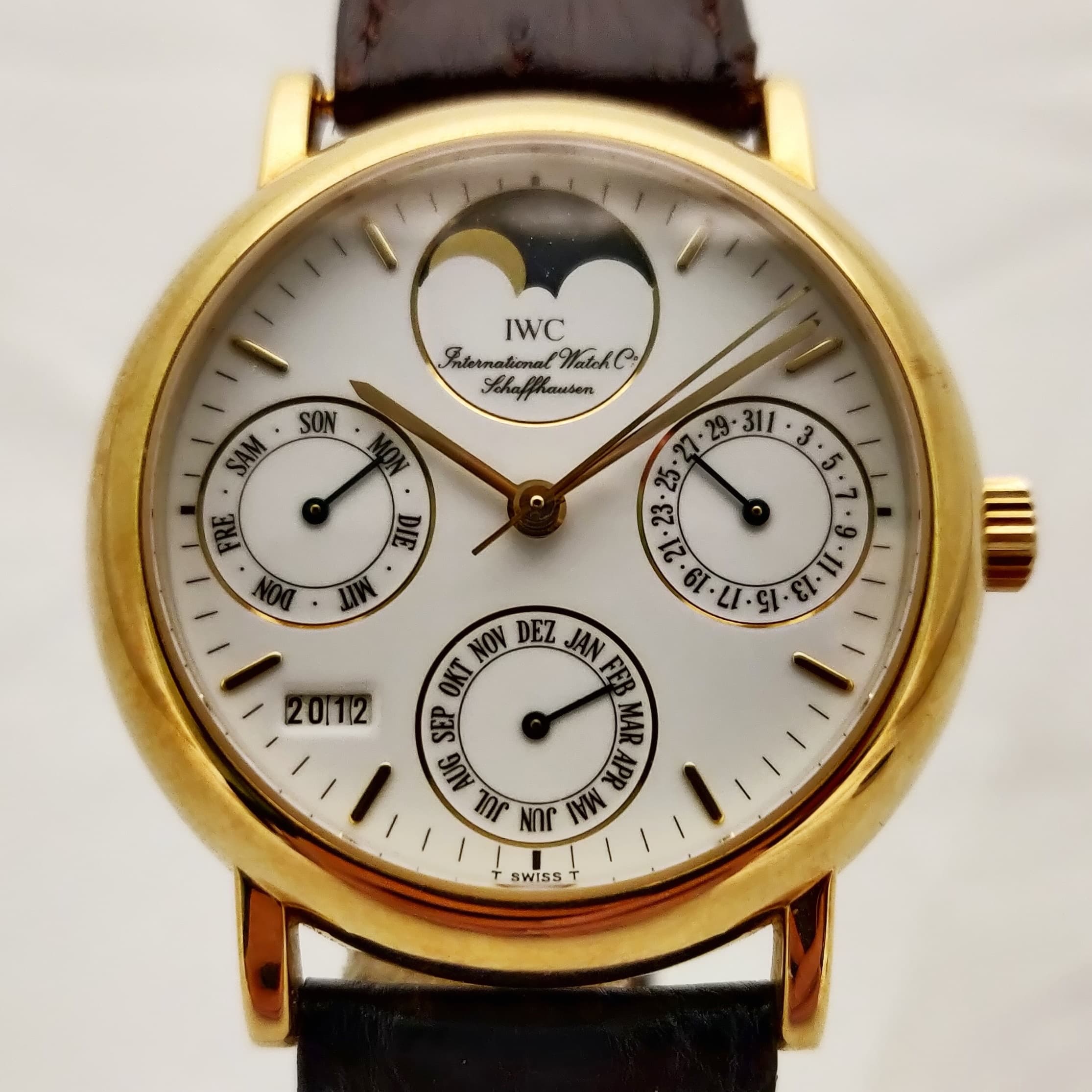 Reloj IWC Portofino calendario perpetuo en oro amarillo con fase lunar en Joyería Recoleta