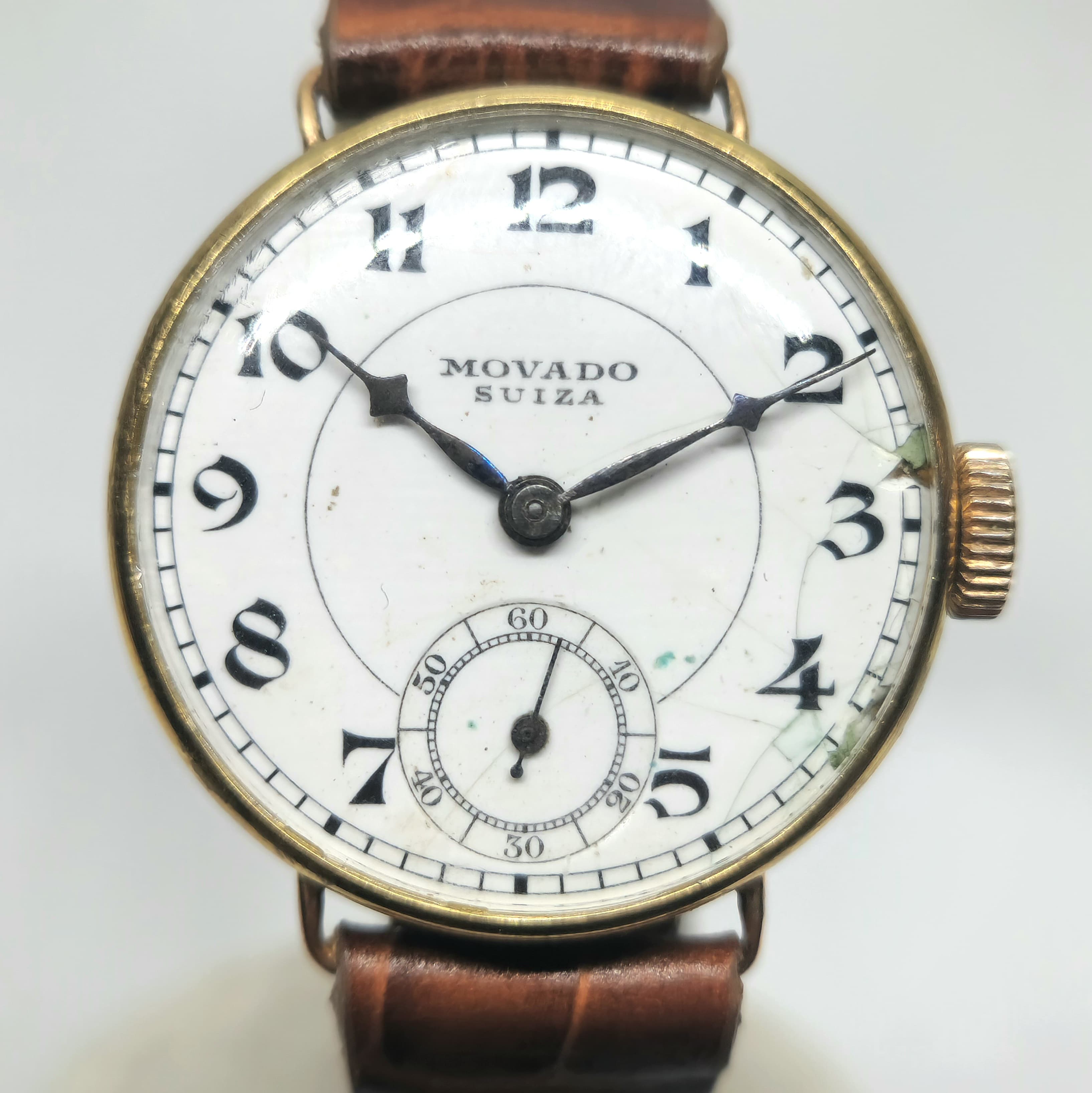 Reloj vintage Movado Suiza caja dorada esfera porcelana blanca segundero en Joyería Recoleta