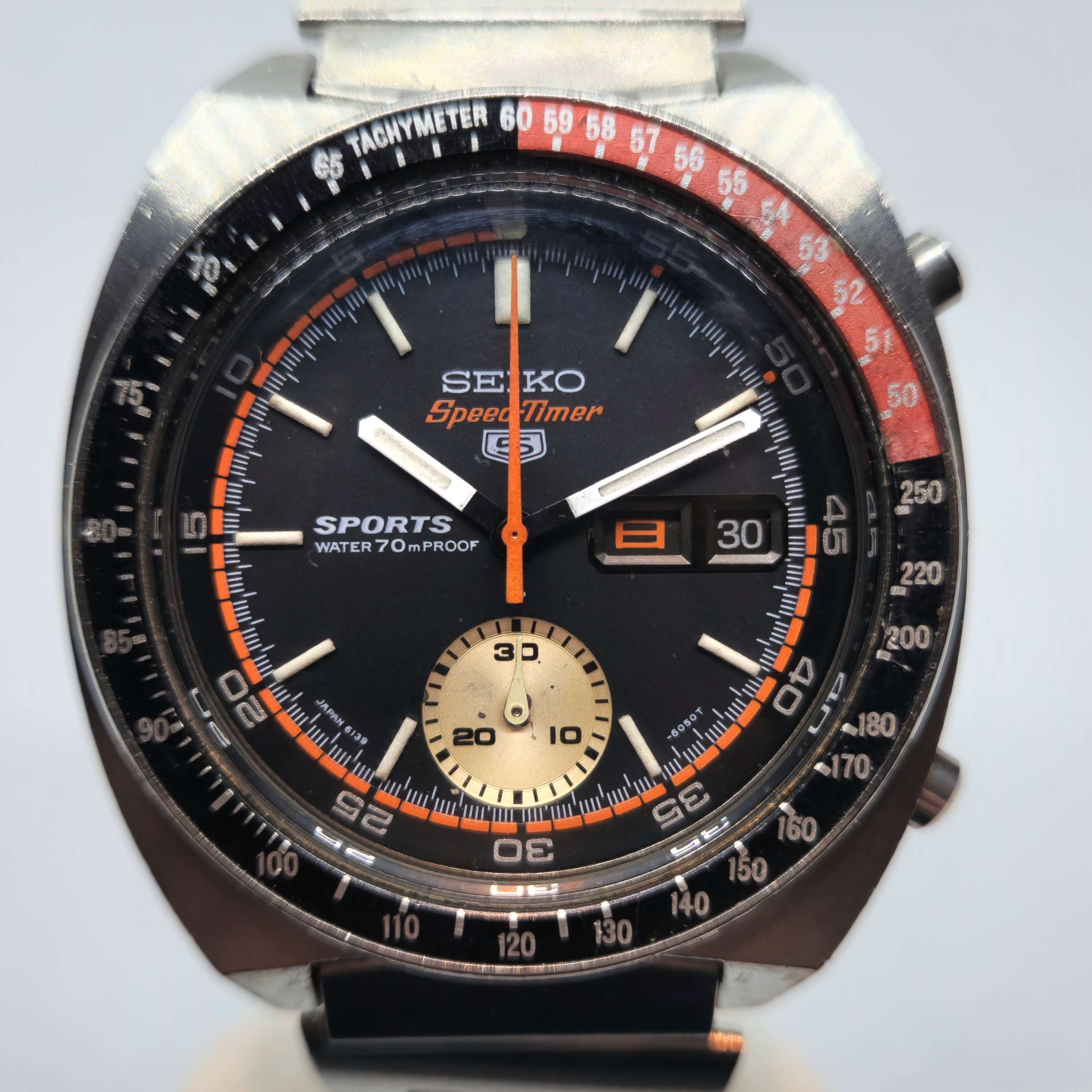 Reloj cronógrafo Seiko Speed-Timer Sports acero bicolor rojo y negro en Joyería Recoleta