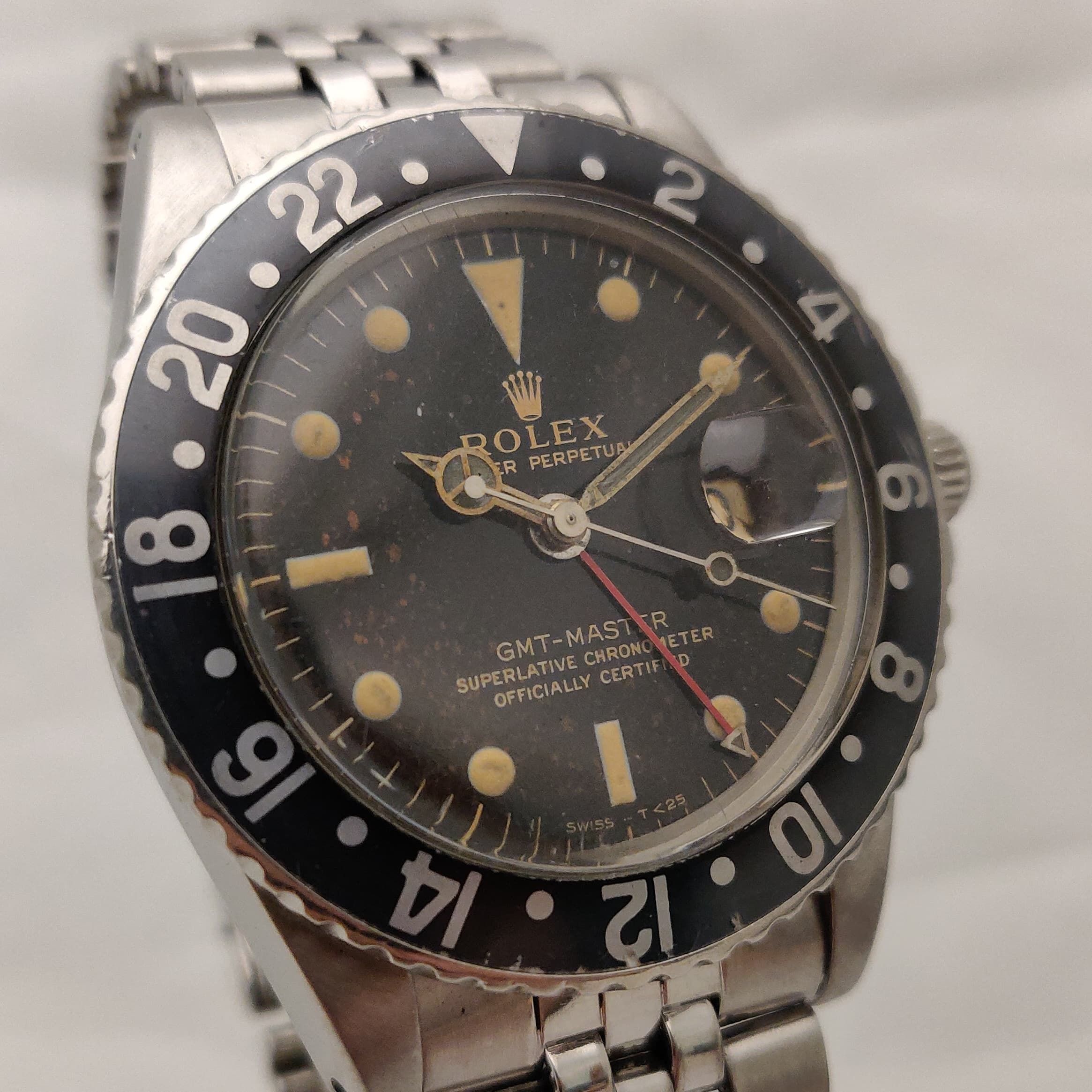Reloj Rolex GMT-Master ref. 1675 vintage en acero con bisel negro y esfera tropical patinada en Joyería Recoleta.