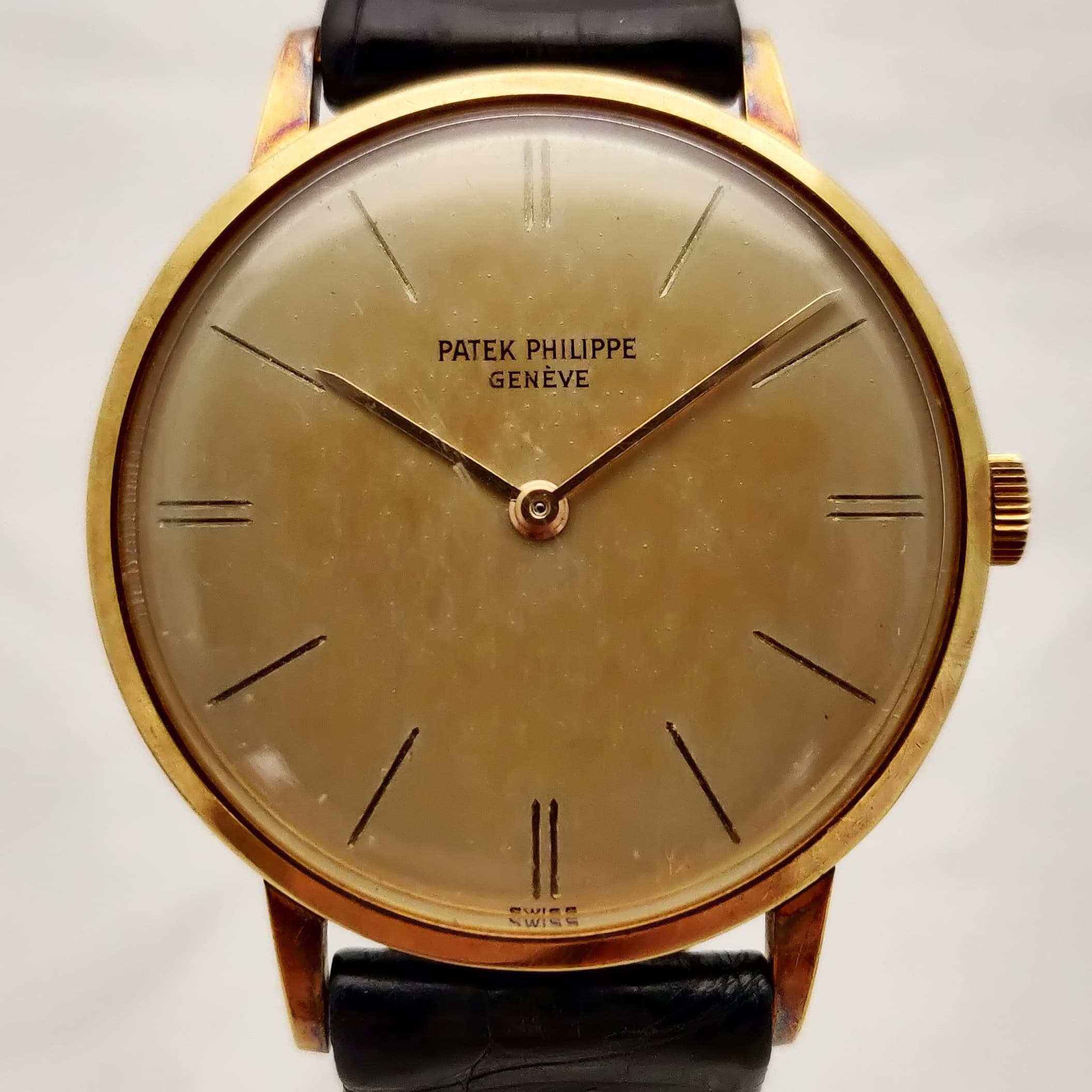Reloj Patek Philippe Ref. 3468 vintage en oro amarillo con esfera champagne y correa negra en Joyería Recoleta.