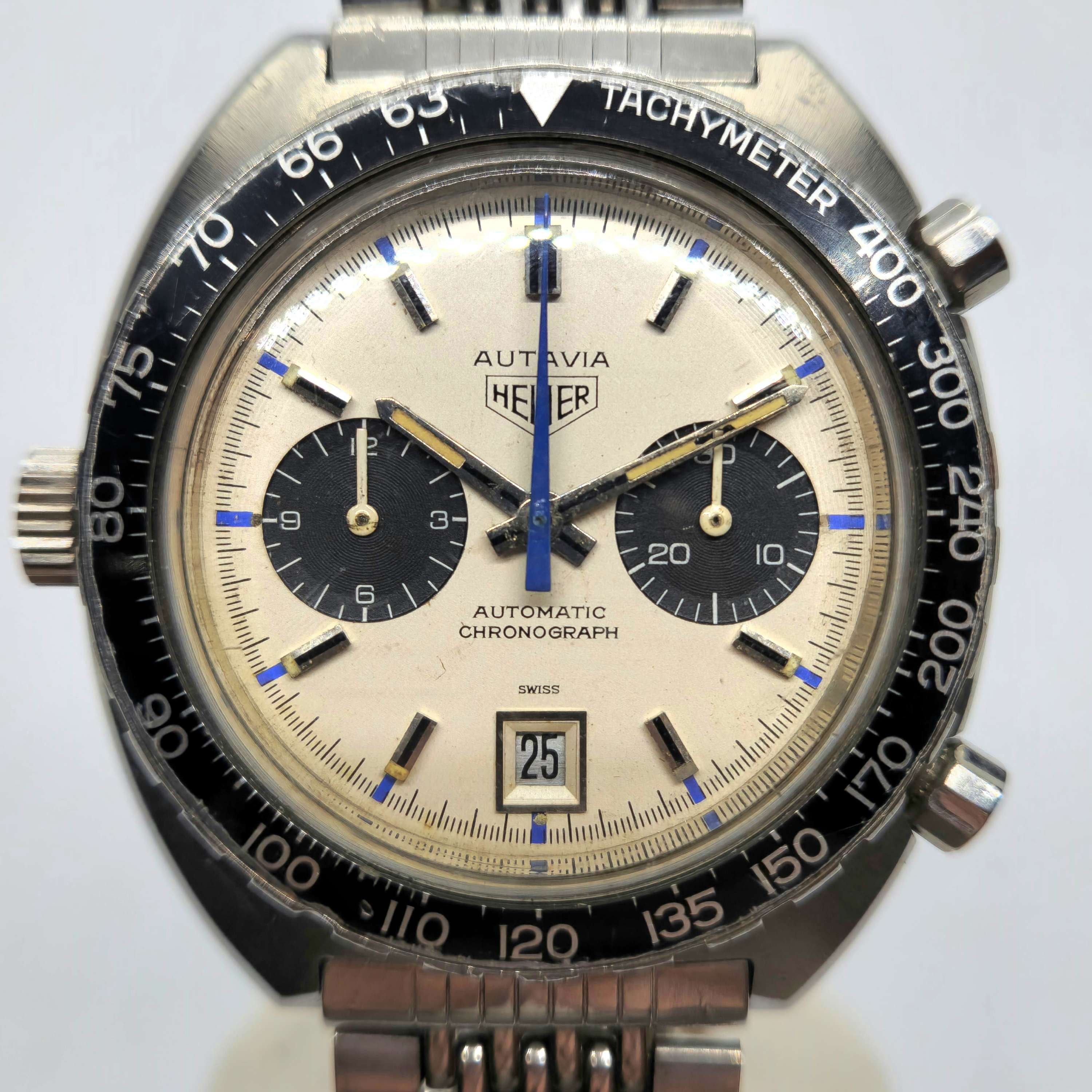 Reloj cronógrafo Heuer Autavia acero inoxidable con bisel taquímetro negro y subesferás antracita en Joyería Recoleta