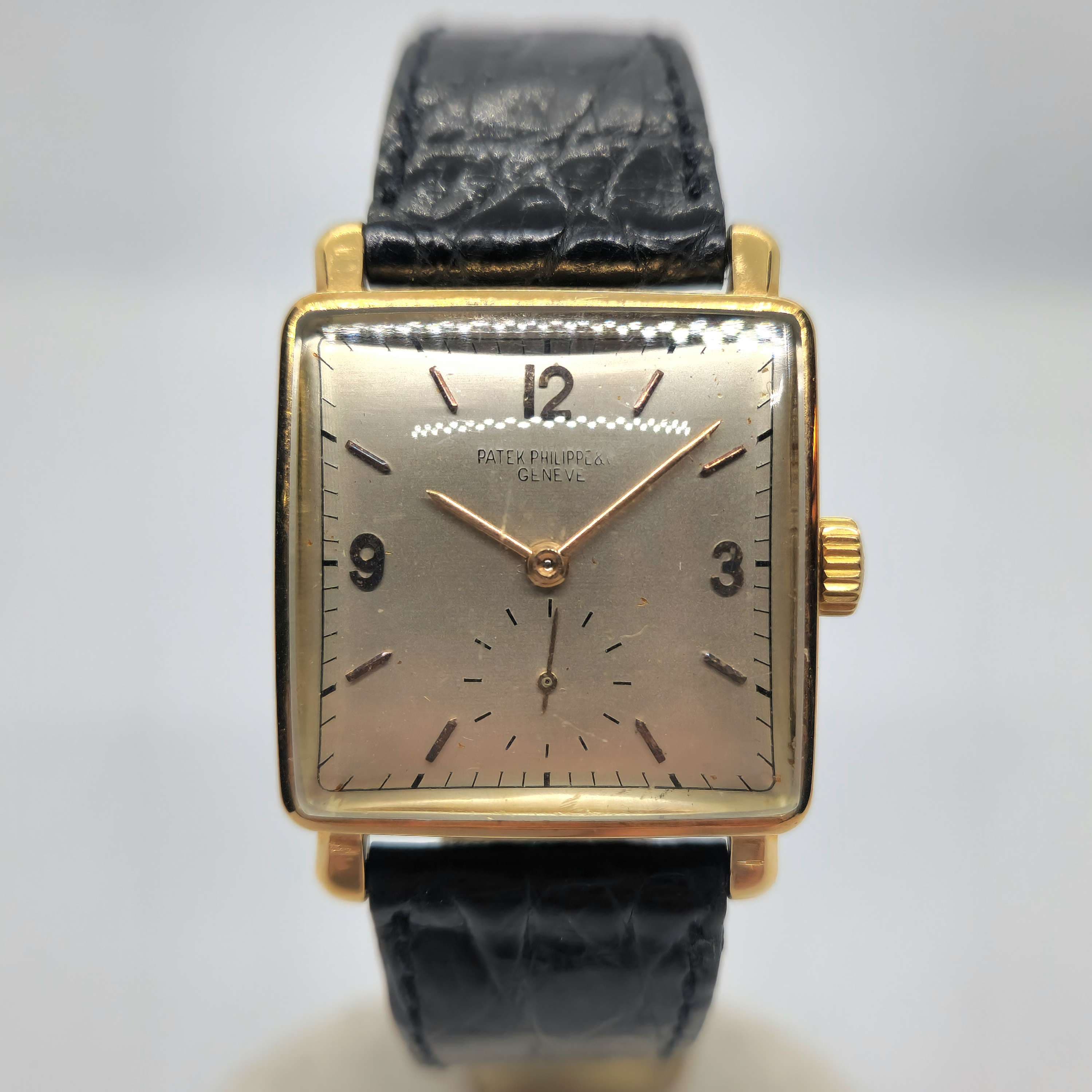 Reloj Patek Philippe cuadrado vintage en oro amarillo con correa negra en Joyería Recoleta