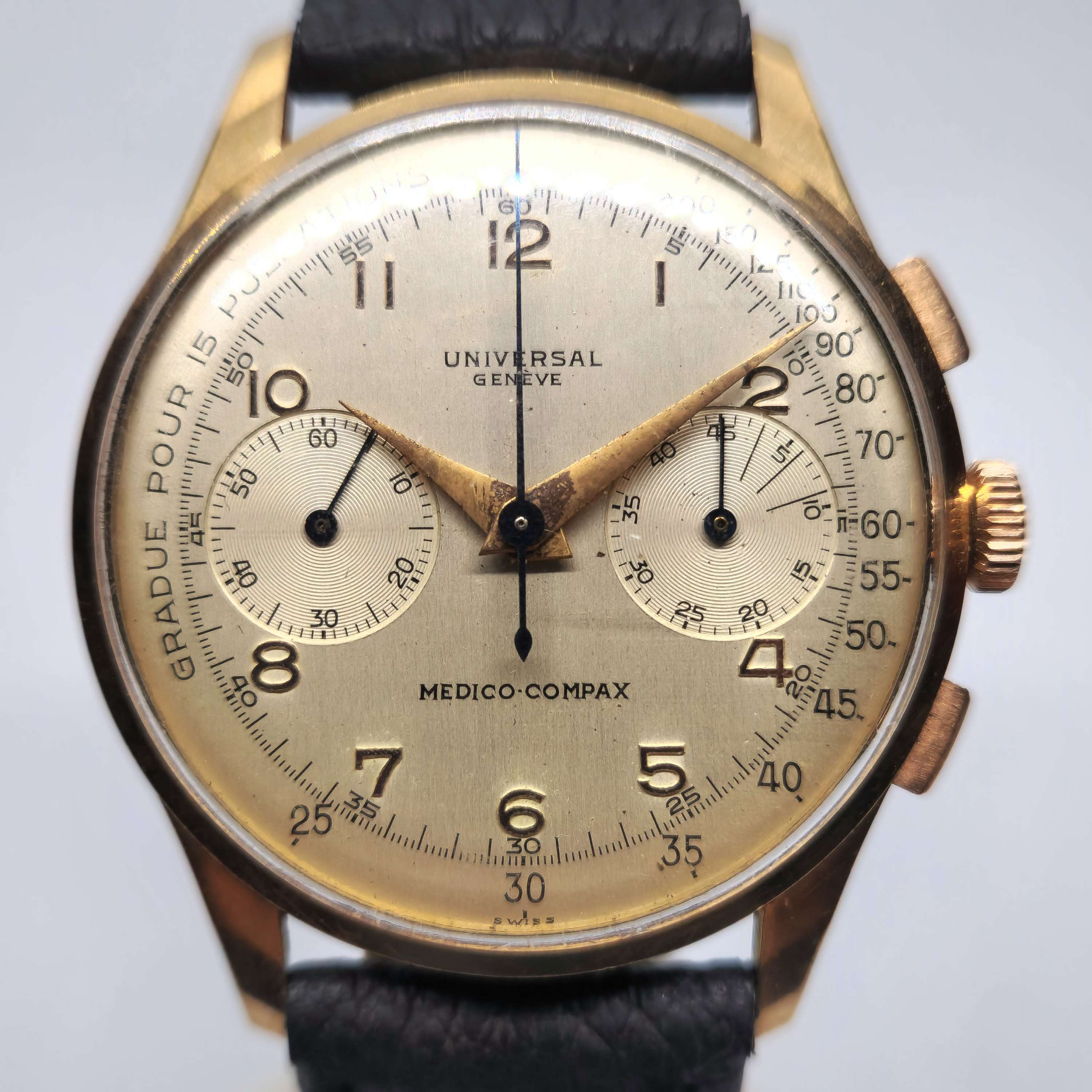Reloj cronógrafo Universal Genève Médico-Compax en oro amarillo con esfera champagne en Joyería Recoleta