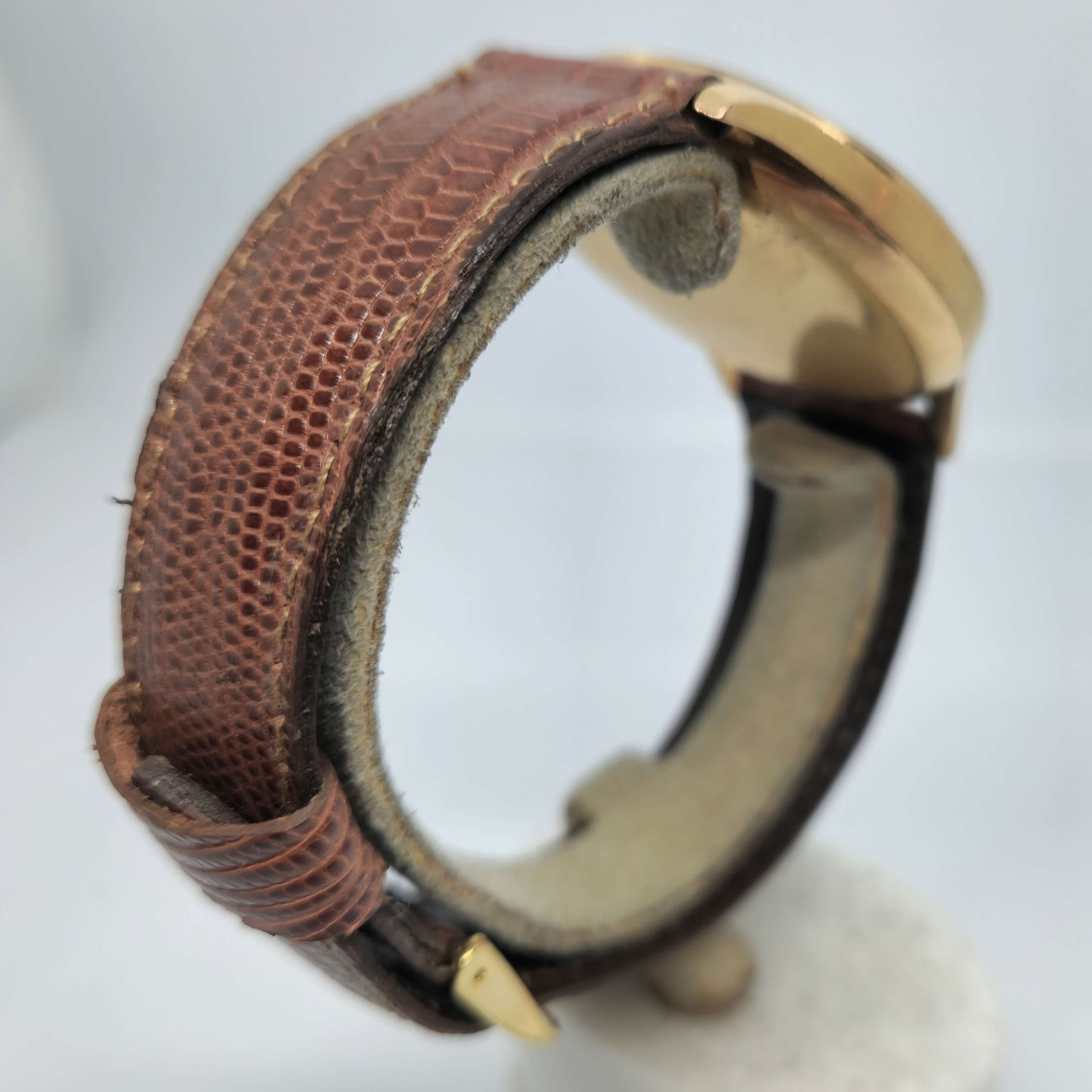 Universal Genéve Uni-Compax Oro — Joyería Recoleta