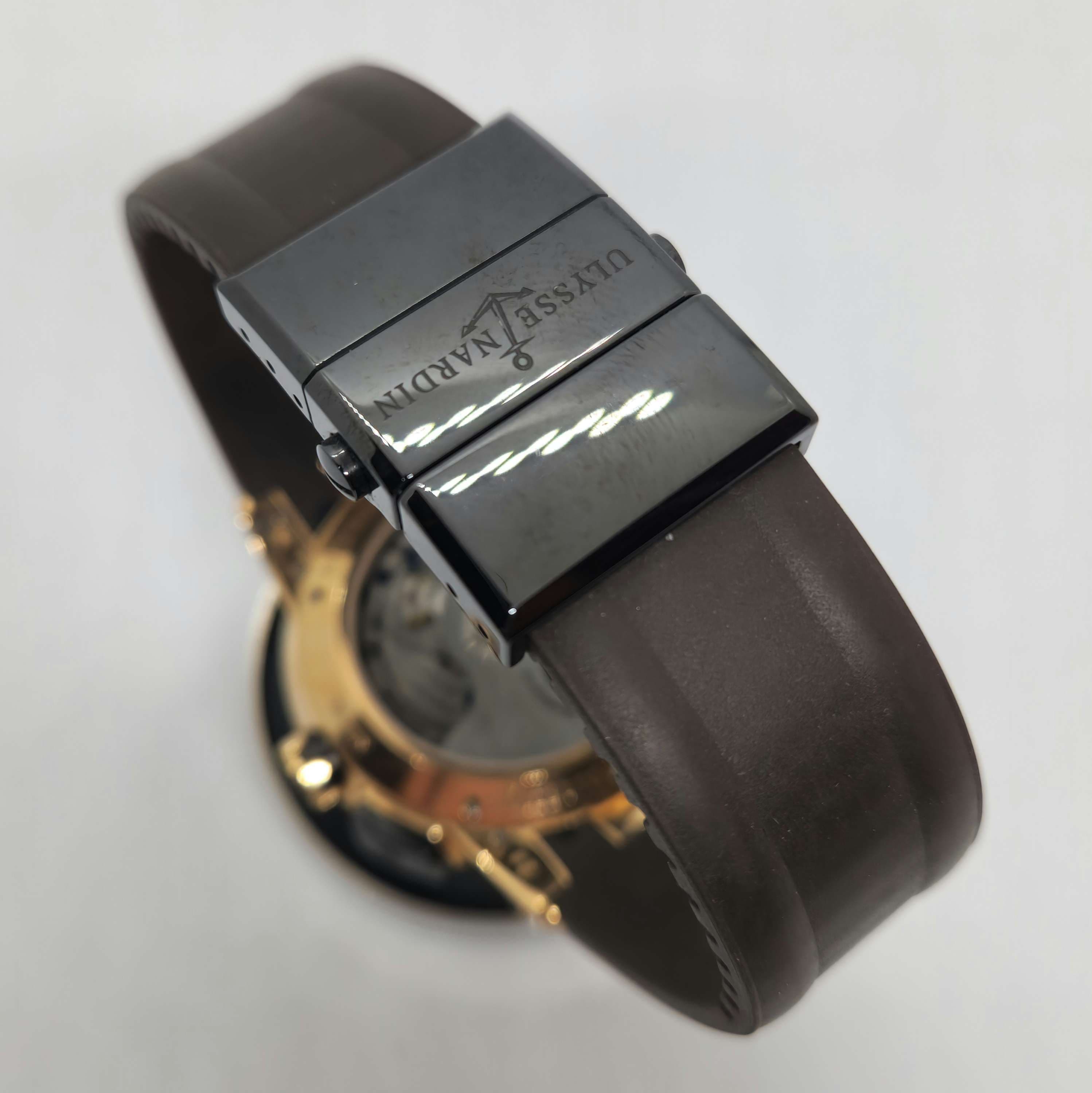 Ulysse Nardin Black Toro GMT Calendario Perpetuo — Joyería Recoleta