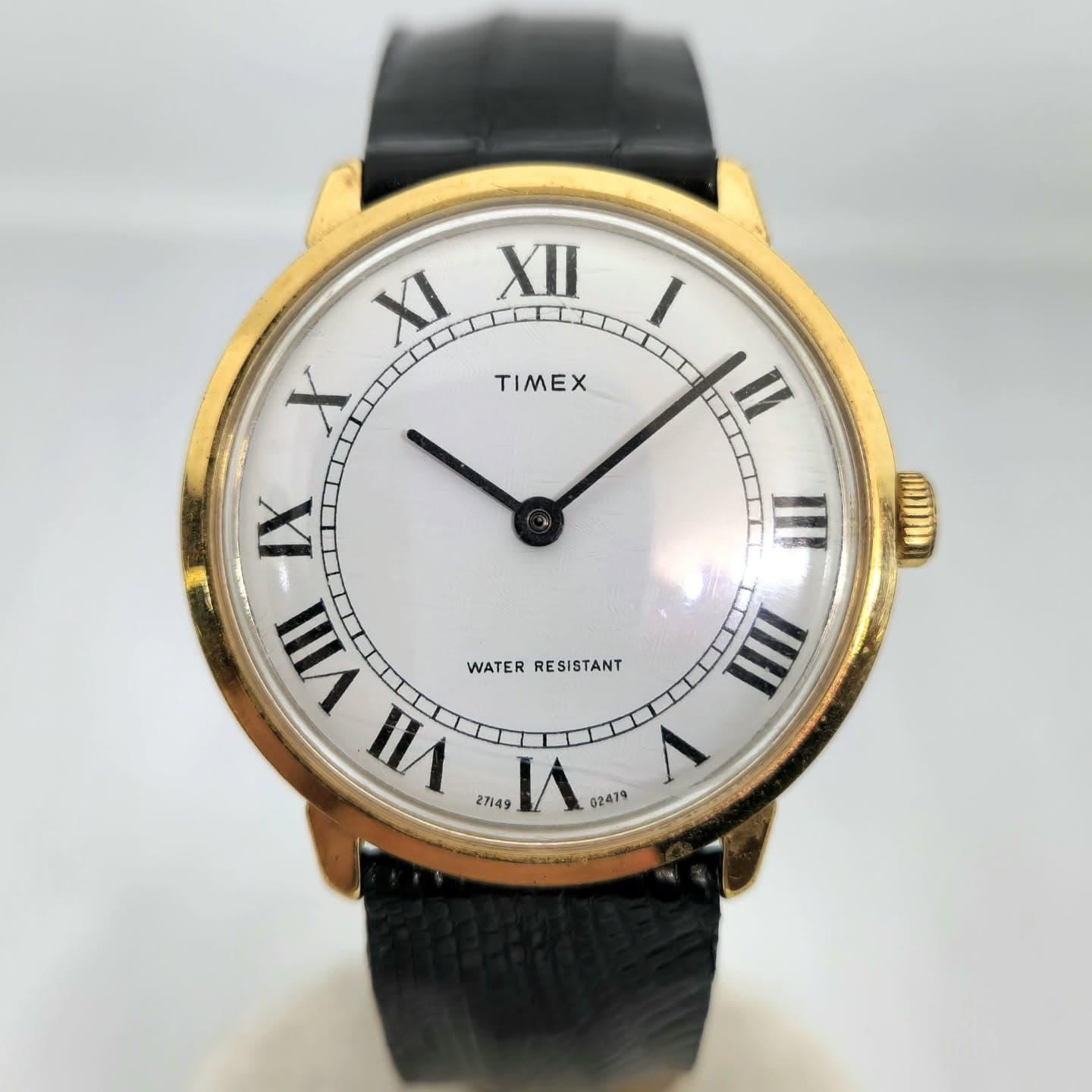 Reloj Timex Marlin Calatrava caja dorada esfera blanca romana correa negra en Joyería Recoleta