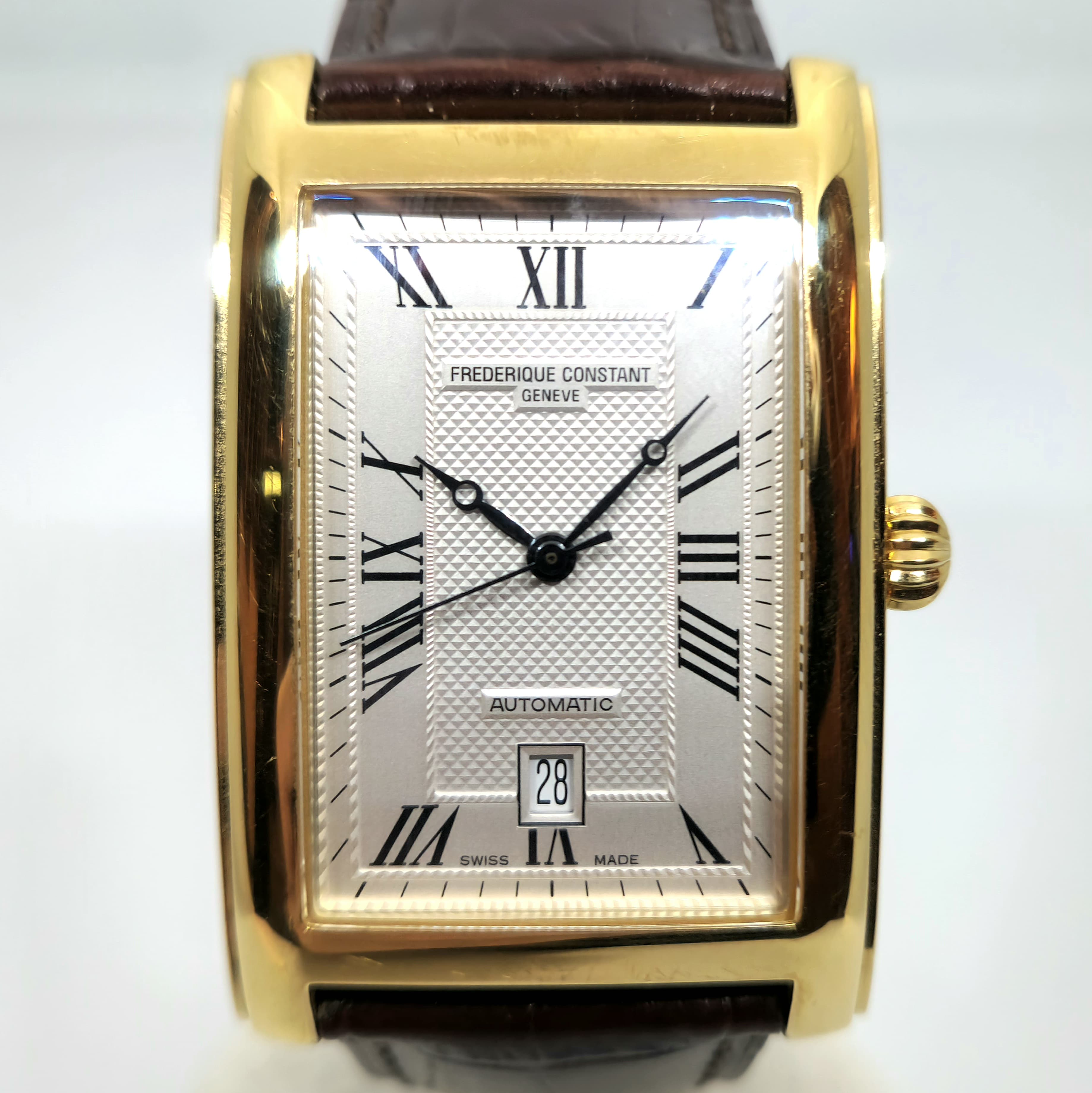 Reloj Frederique Constant Tonneau automático dorado con dial plateado y correa marrón en Joyería Recoleta