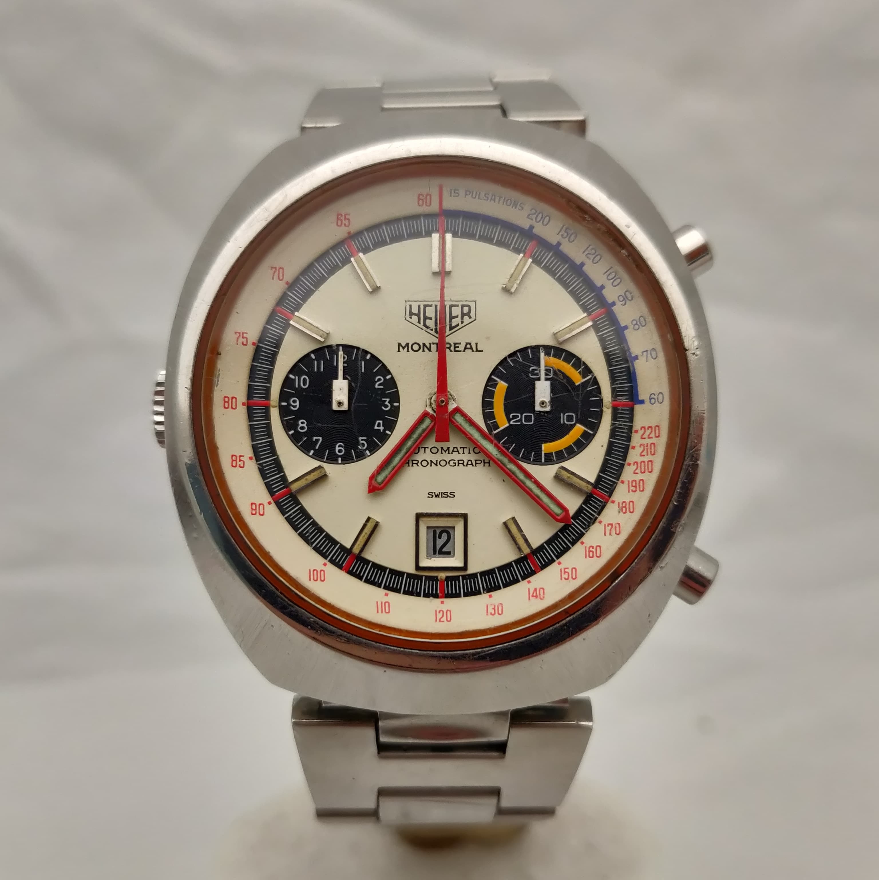 Reloj cronógrafo Heuer Montreal vintage acero con esfera blanca y subdiales negros en Joyería Recoleta