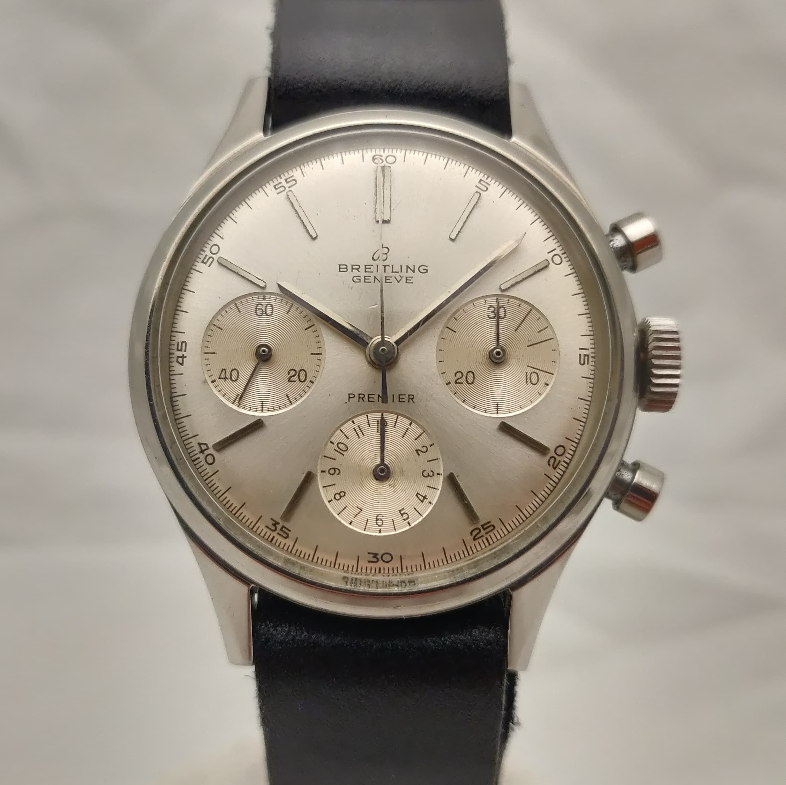 Reloj cronógrafo vintage Breitling Premier Ref. 788 en acero con tres subdiales plateados en Joyería Recoleta.